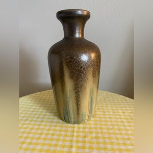 Gorgeous stoneware vase (g)